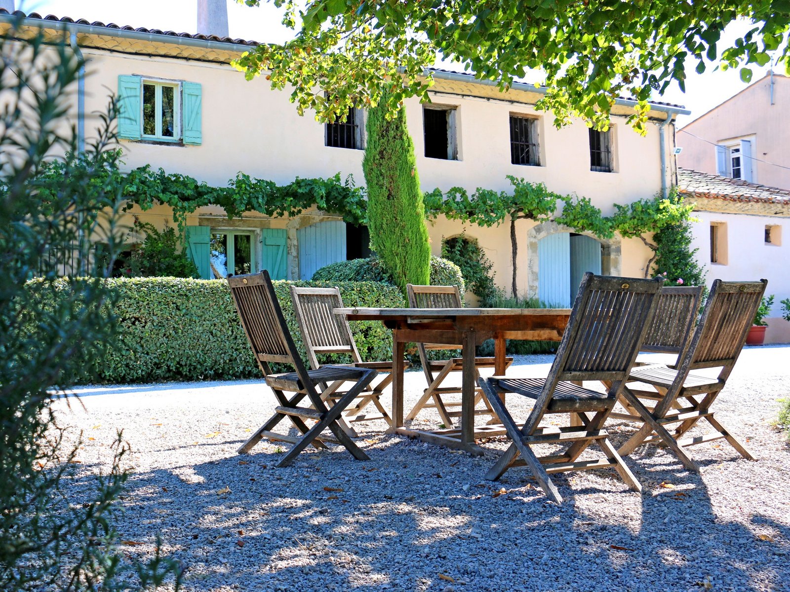Saint-Jean-des-Plats Une maison de caractère de 140 m², sur un domaine aux arbres centenaires
