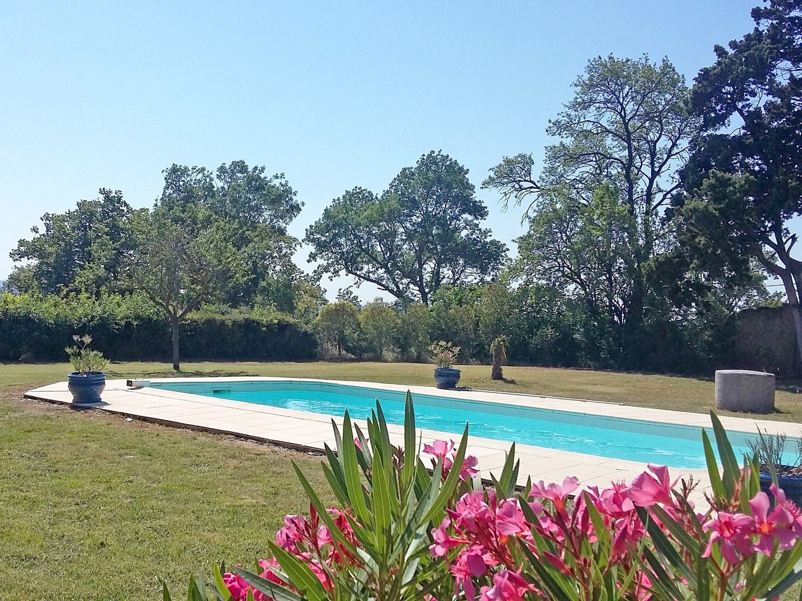 Saint-Jean-des-Plats Une maison de caractère de 140 m², sur un domaine aux arbres centenaires