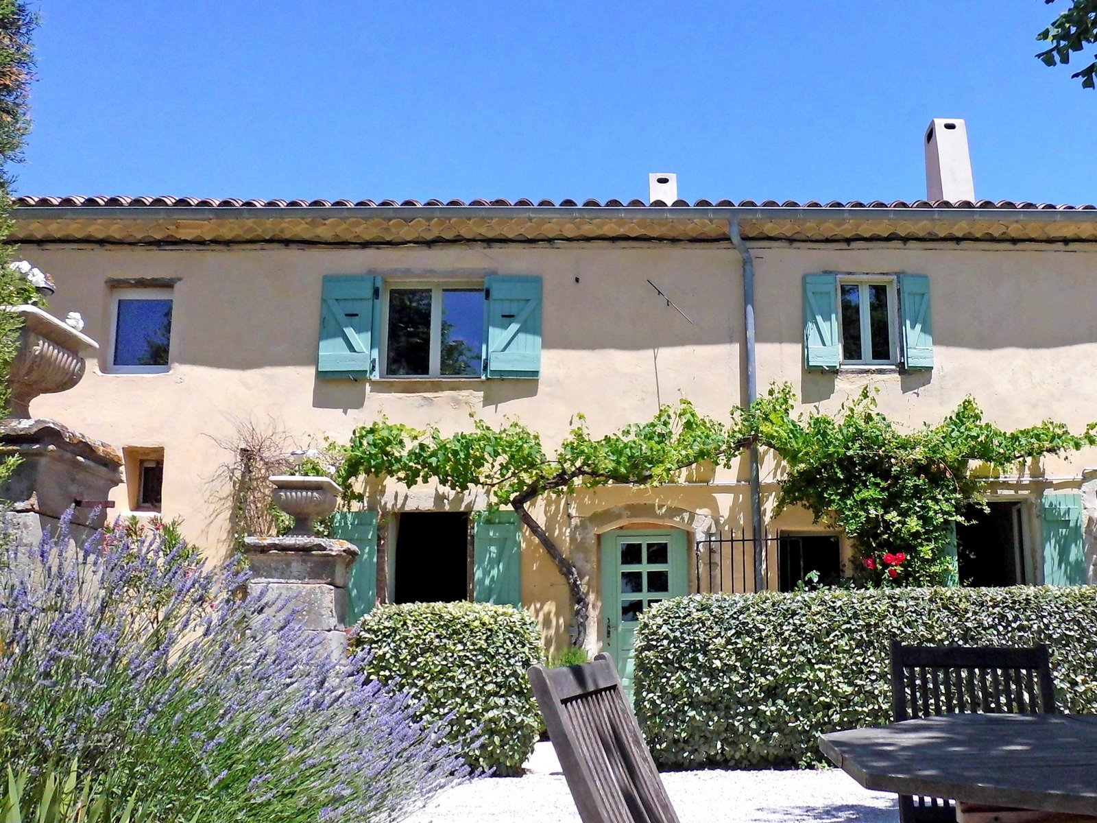 Saint-Jean-des-Plats Une maison de caractère de 140 m², sur un domaine aux arbres centenaires