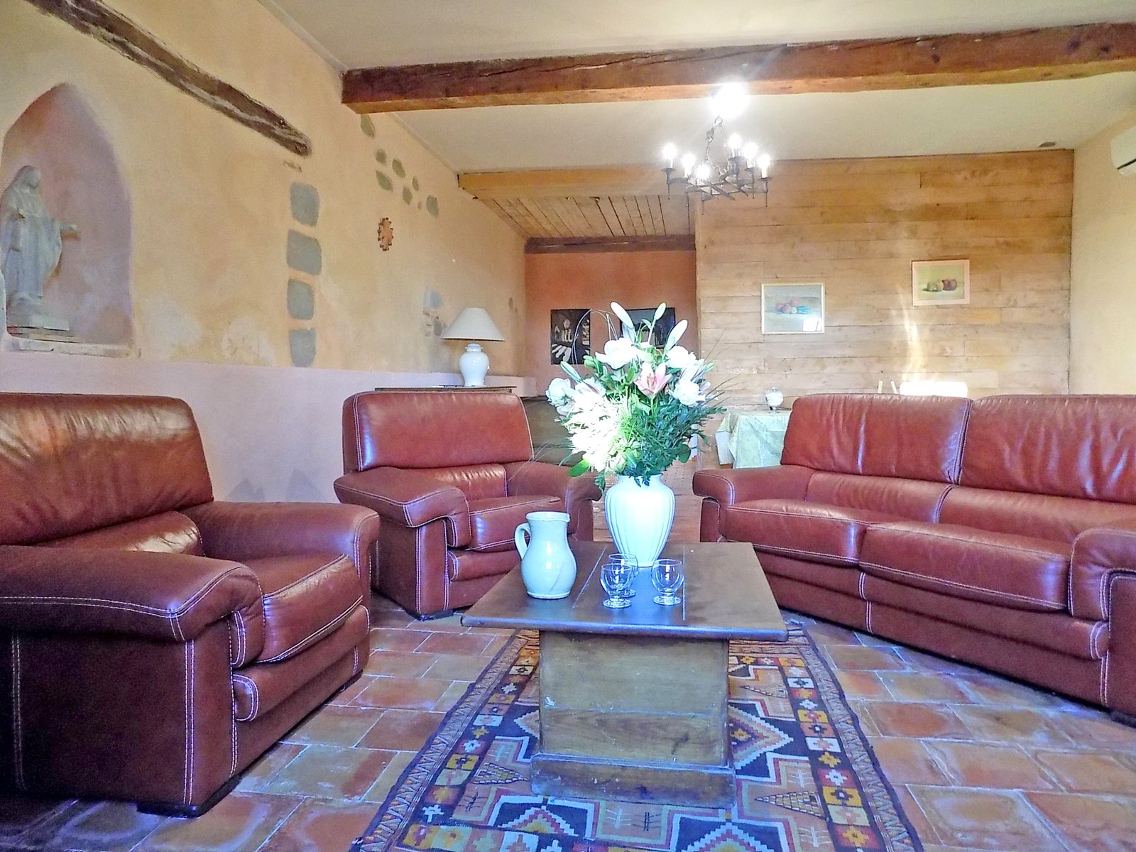 Saint-Jean-des-Plats Une maison de caractère de 140 m², sur un domaine aux arbres centenaires