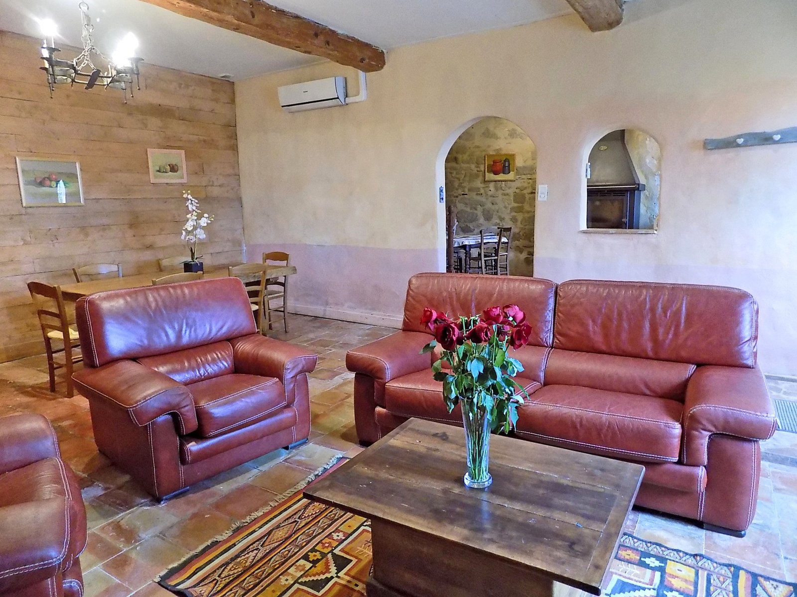 Saint-Jean-des-Plats Une maison de caractère de 140 m², sur un domaine aux arbres centenaires