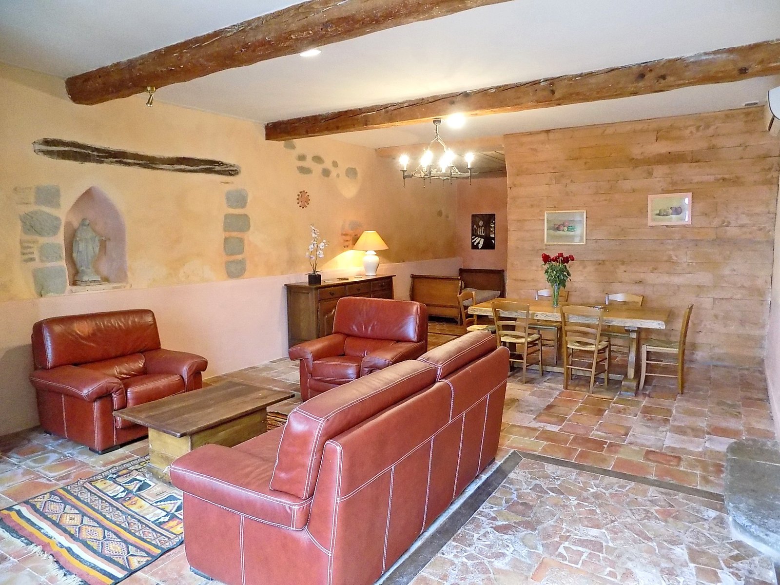 Saint-Jean-des-Plats Une maison de caractère de 140 m², sur un domaine aux arbres centenaires