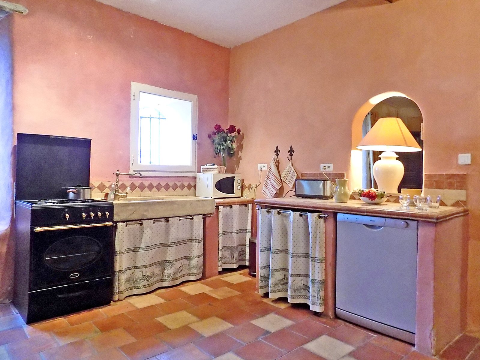 Saint-Jean-des-Plats Une maison de caractère de 140 m², sur un domaine aux arbres centenaires