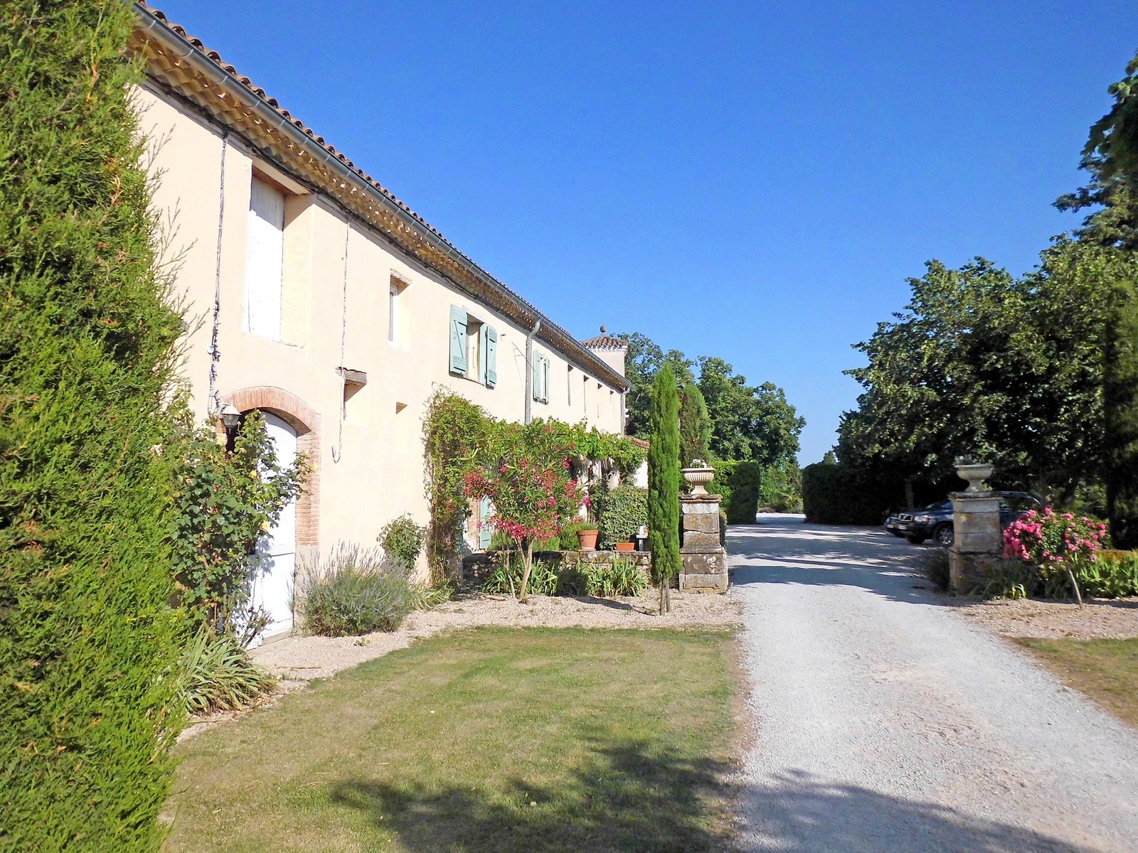 Saint-Jean-des-Plats Une maison de caractère de 140 m², sur un domaine aux arbres centenaires