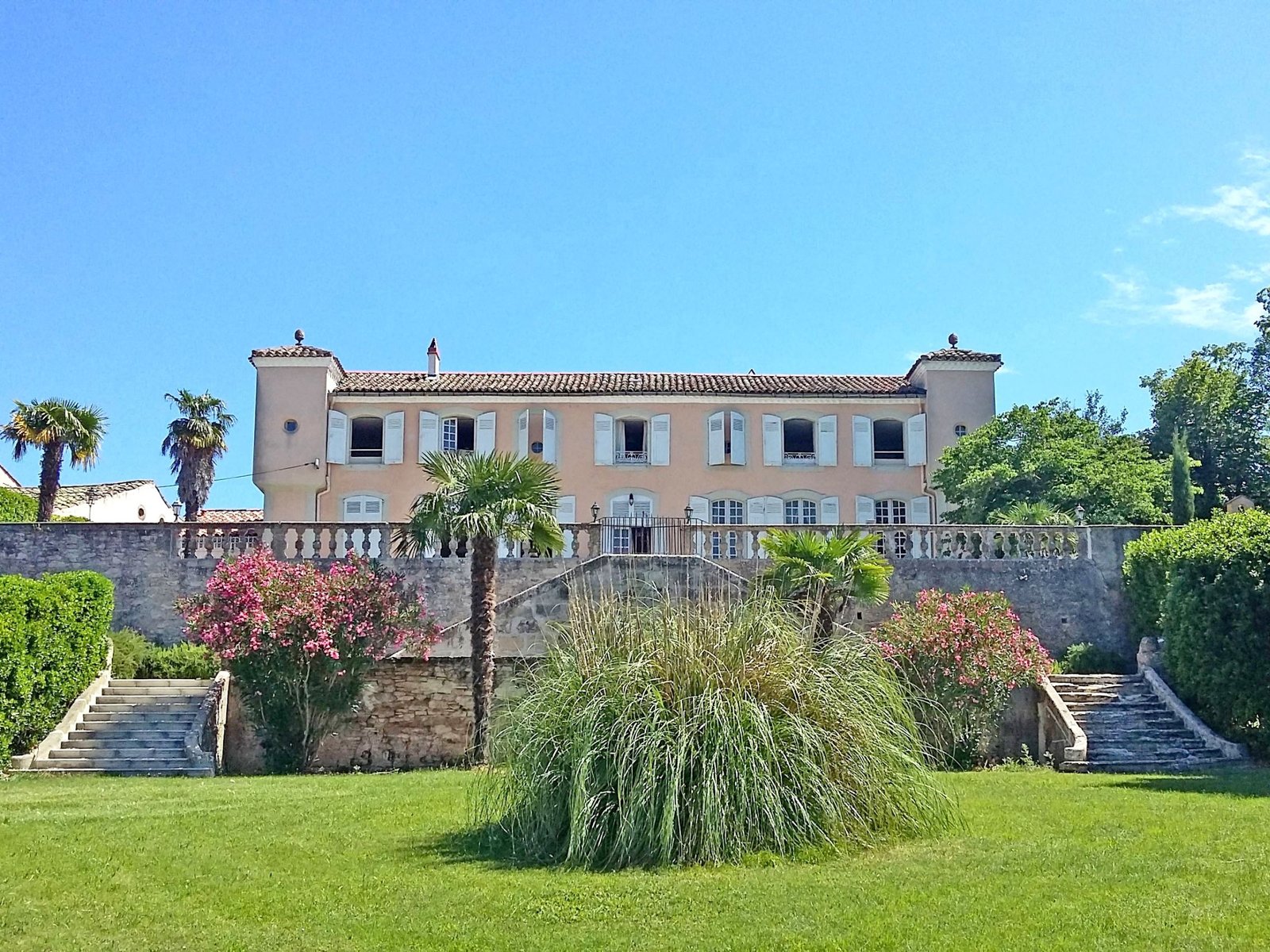 Saint-Jean-des-Plats Séjournez dans un château familial du XVIIIème siècle rien que pour vous