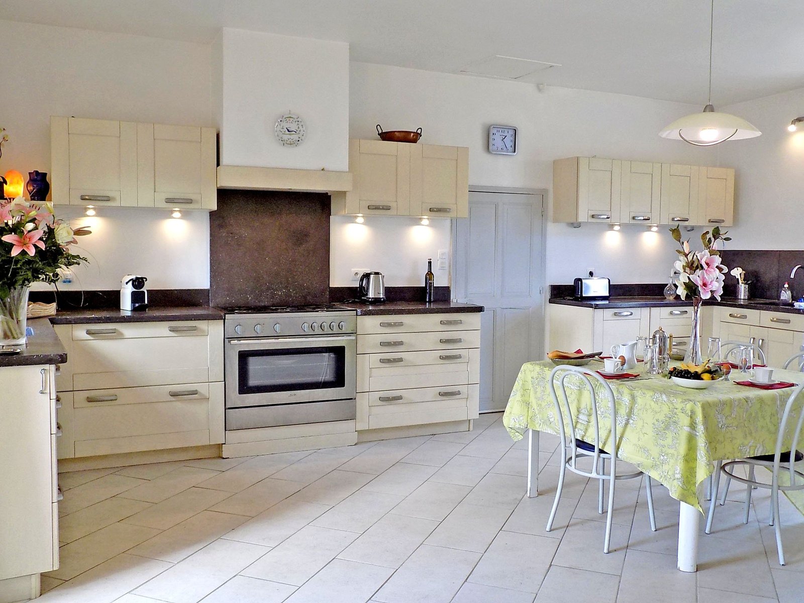 Saint-Jean-des-Plats Séjournez dans un château familial du XVIIIème siècle rien que pour vous