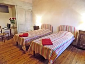 Saint-Jean-des-Plats Une maison de caractère de 140 m², sur un domaine aux arbres centenaires