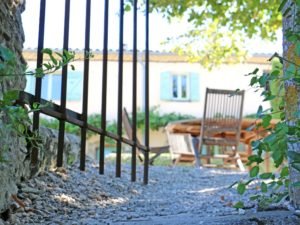 Saint-Jean-des-Plats Une maison de caractère de 140 m², sur un domaine aux arbres centenaires